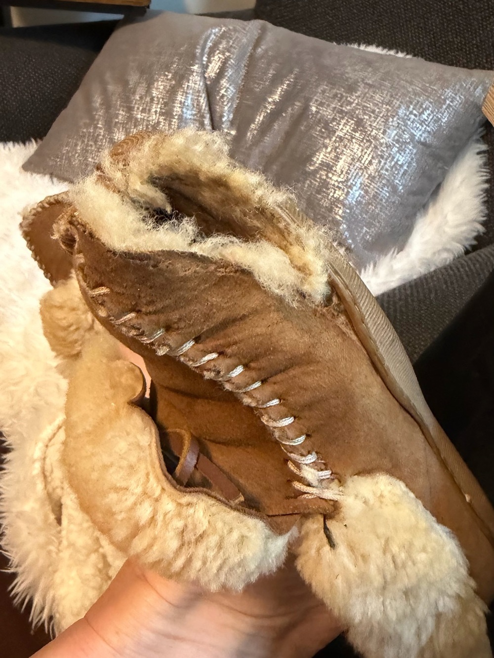 Womans Clarks Brown Suede Shearling Lined Well Worn Slippers